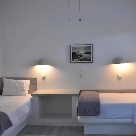 Kelly's Chrisi Akti (Paros)