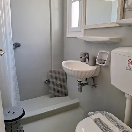 Kelly's Chrisi Akti (Paros)