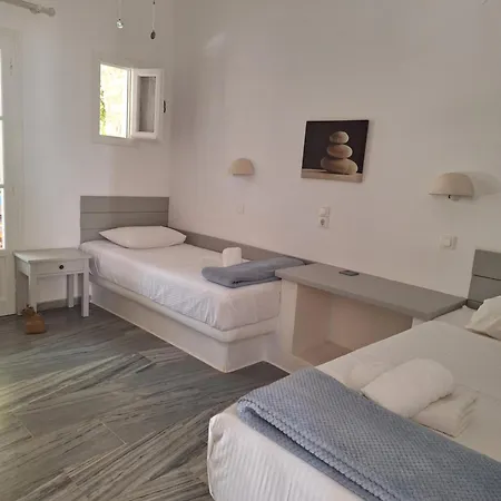 Kelly's Chrisi Akti (Paros)