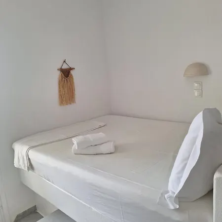 Kelly's Chrisi Akti (Paros)