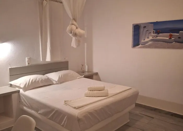 Kelly's Chrisi Akti (Paros)