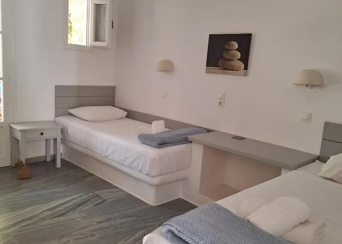 Kelly's Chrisi Akti (Paros)